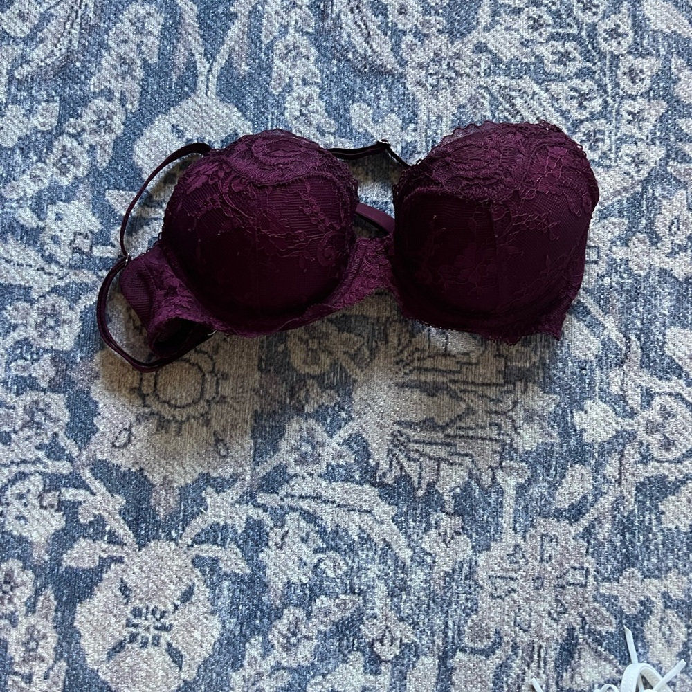 Victoria’s Secret 32 C Demi Demi bra.